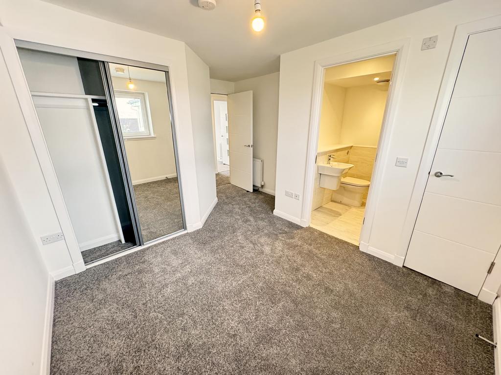 Bedroom 1 (2)