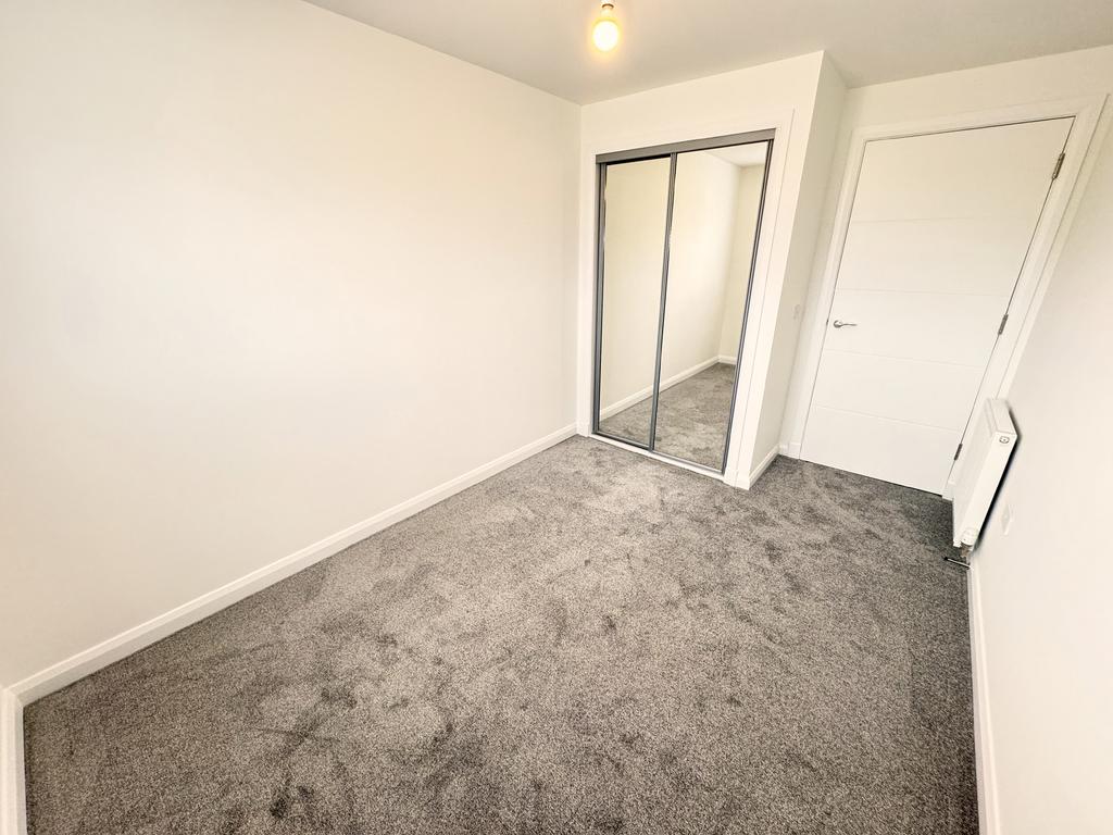 Bedroom 2 (2)