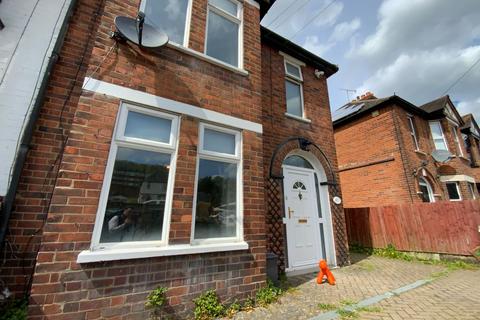 1 bedroom semi-detached house to rent, Micklefield Road, High Wycombe, HP13