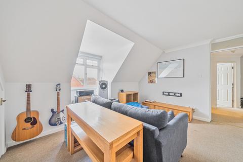 1 bedroom flat for sale, West Street, Haslemere, Surrey, GU27