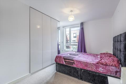 2 bedroom flat to rent, Blondin Way London SE16