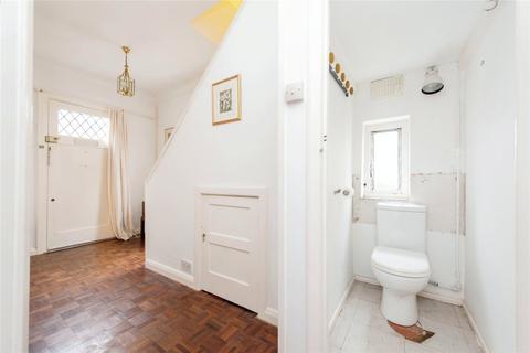 300 Raeburn Avenue, Surbiton, KT5 9EF