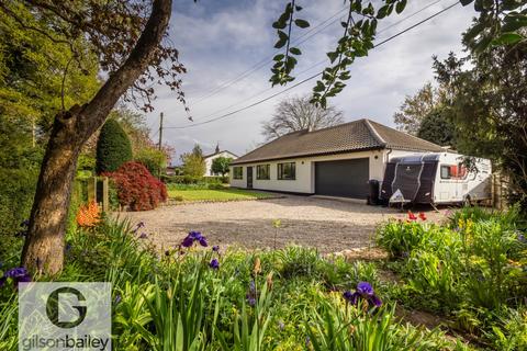 4 bedroom detached bungalow for sale, South Burlingham Road, Norwich NR13