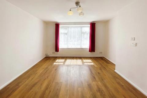 1 bedroom flat to rent, London Road, RM20