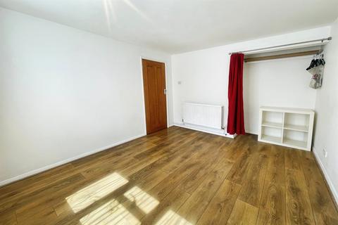 1 bedroom flat to rent, London Road, RM20