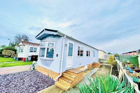 2 bedroom mobile home for sale, Penton Marina