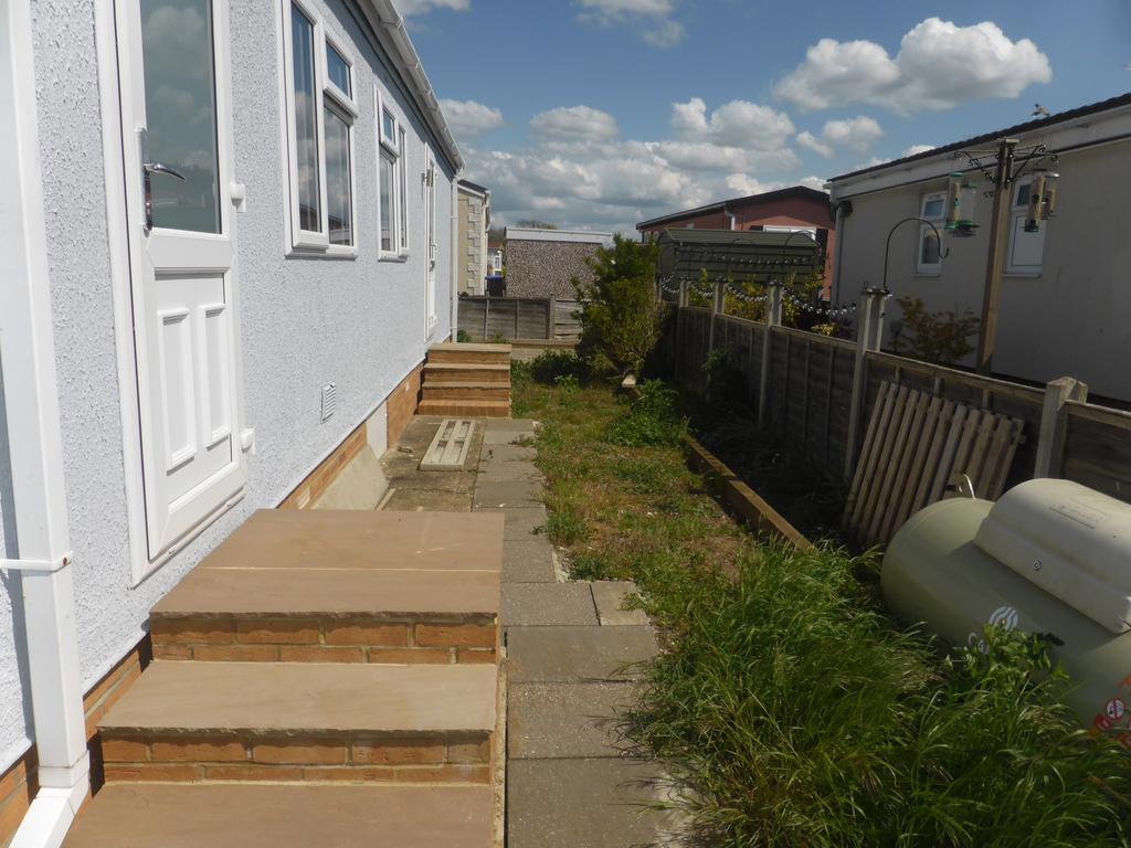 Penton Marina 2 bed mobile home for sale £122,500