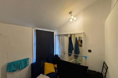 22 Willenhall Road, London, SE18 6TY