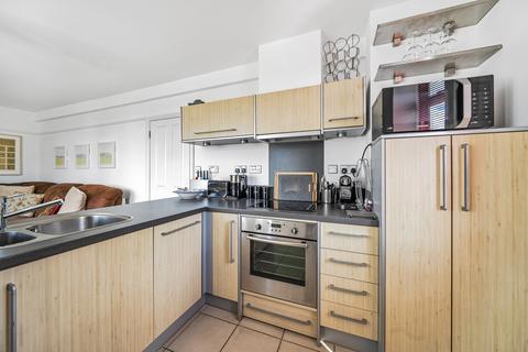 2 bedroom flat to rent, Eaglesfield Road London SE18