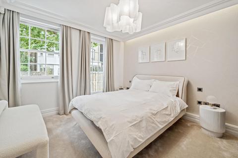5 bedroom terraced house to rent, Queen's Gate Mews, South Kensington, London, SW7
