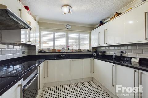 2 bedroom apartment for sale, Manor Road, Ashford, Surrey, TW15