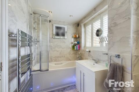 21, Fairview Court Manor Road, Ashford, TW15 2SN