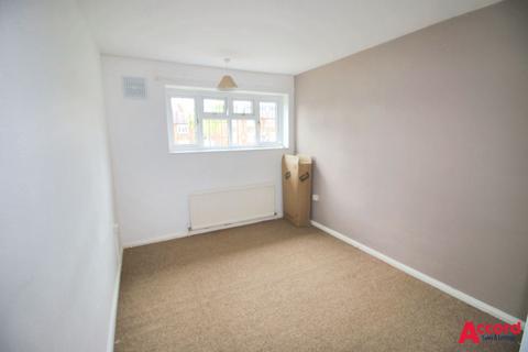 3 bedroom end of terrace house to rent, Faringdon Avenue, Romford, RM3