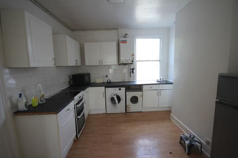 2 bedroom terraced house to rent, Dorchester Grove, London, W4
