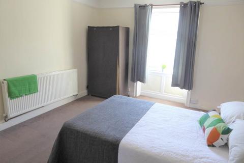 2 bedroom flat to rent, Marsh, Huddersfield HD1