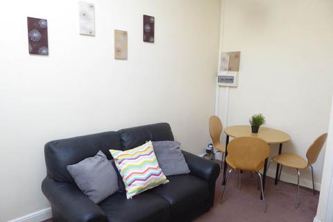 2 bedroom flat to rent, Marsh, Huddersfield HD1
