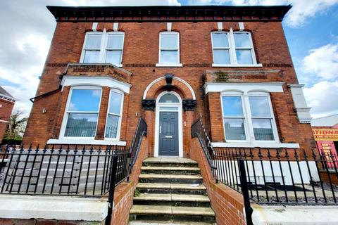 1 bedroom in a house share to rent, Wellington Road South, Stockport, Greater Manchester, SK2