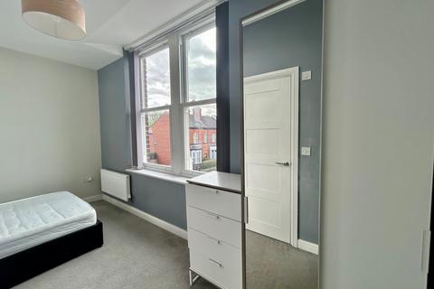 1 bedroom in a house share to rent, Wellington Road South, Stockport, Greater Manchester, SK2