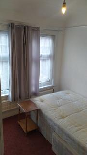 1 bedroom bedsit to rent, Hewitt Avenue, London N22