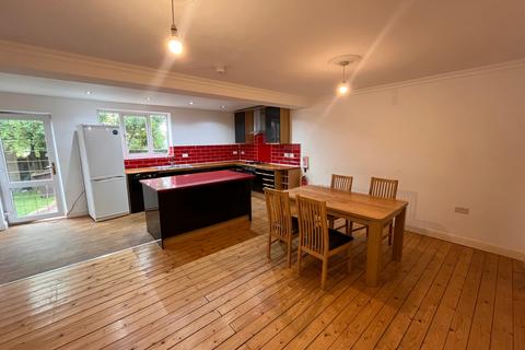 4 bedroom detached house to rent, Spen Lane,  Leeds, LS16