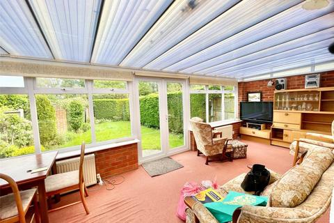 2 bedroom bungalow for sale, Eastwood Old Road, Leigh-on-Sea, Essex, SS9