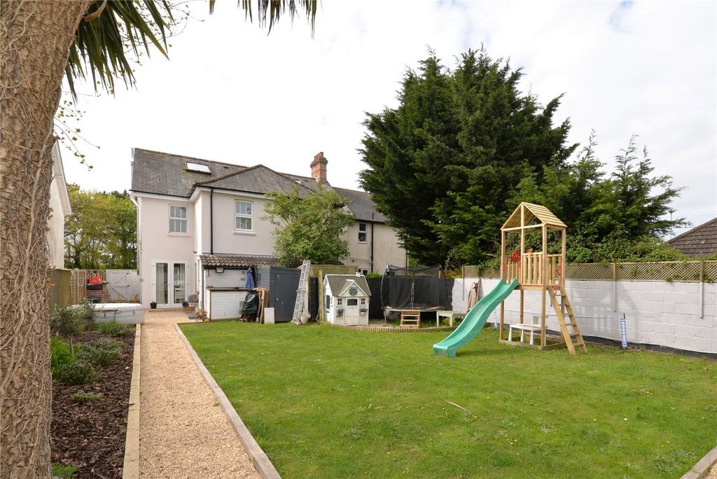 Gore Road, New Milton, Hampshire, BH25 4 bed semidetached house for