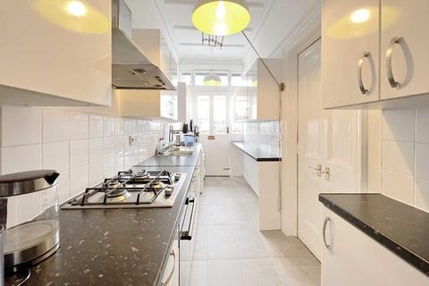 3 bedroom end of terrace house for sale, Melbury Gardens, London
