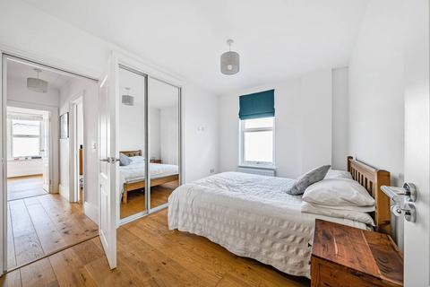 2 bedroom flat to rent, Mount Mews, Hampton, TW12