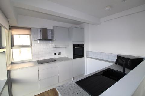 2 bedroom flat to rent, Broderick Court, Leeds