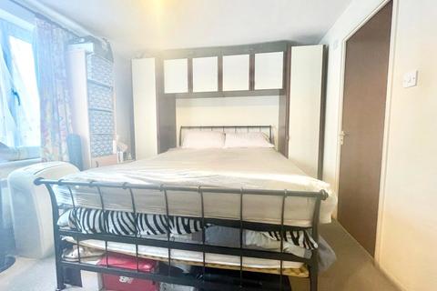 1 bedroom apartment to rent, Elizabeth Mews, East Street, Reading, Berkshire, RG1