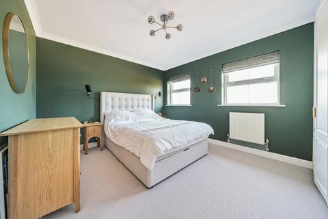 2 bedroom flat for sale, Malthouse Drive, Chiswick