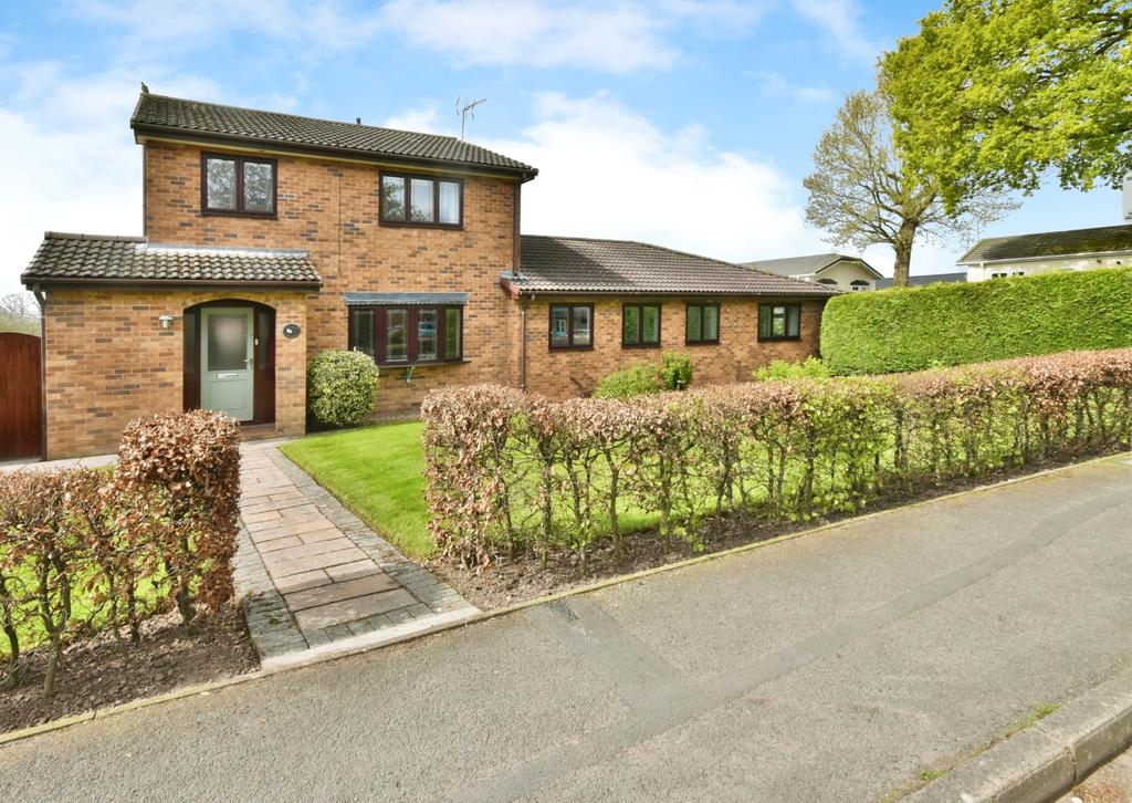 Gresford Road, Llay, LL12 4 bed detached house for sale £375,000