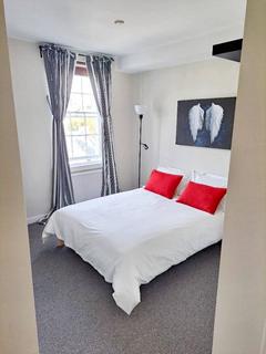 2 bedroom flat to rent, Nicolson Street, Edinburgh EH8