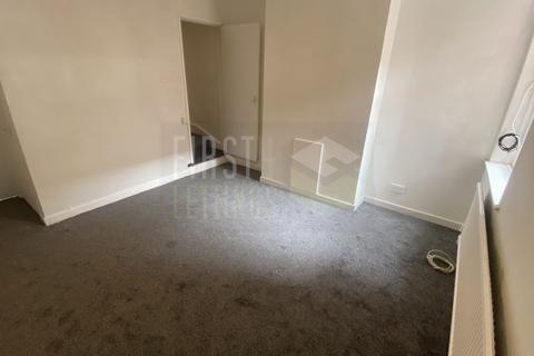 3 bedroom terraced house to rent, Tudor Road, Leicester LE3