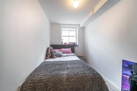 2 bedroom apartment to rent, Farnham, Surrey GU9