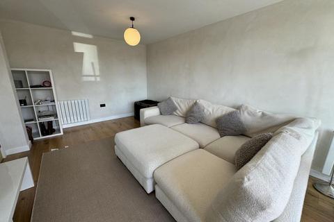 2 bedroom flat to rent, Howley Road, CR0
