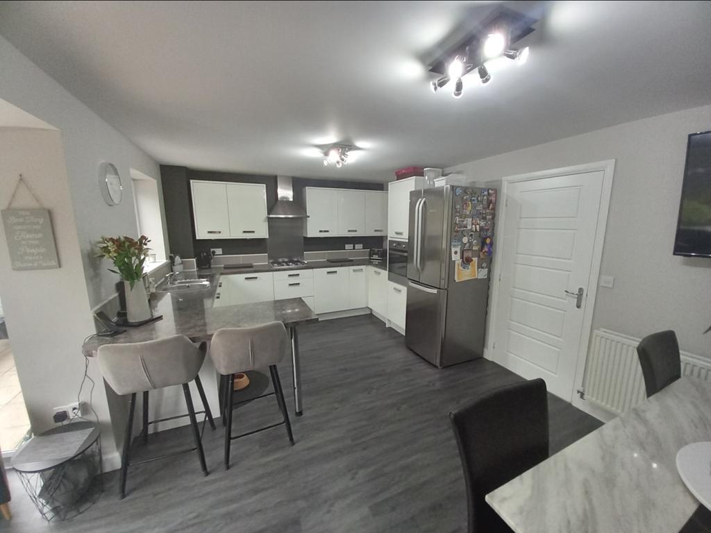 Dining kitchen