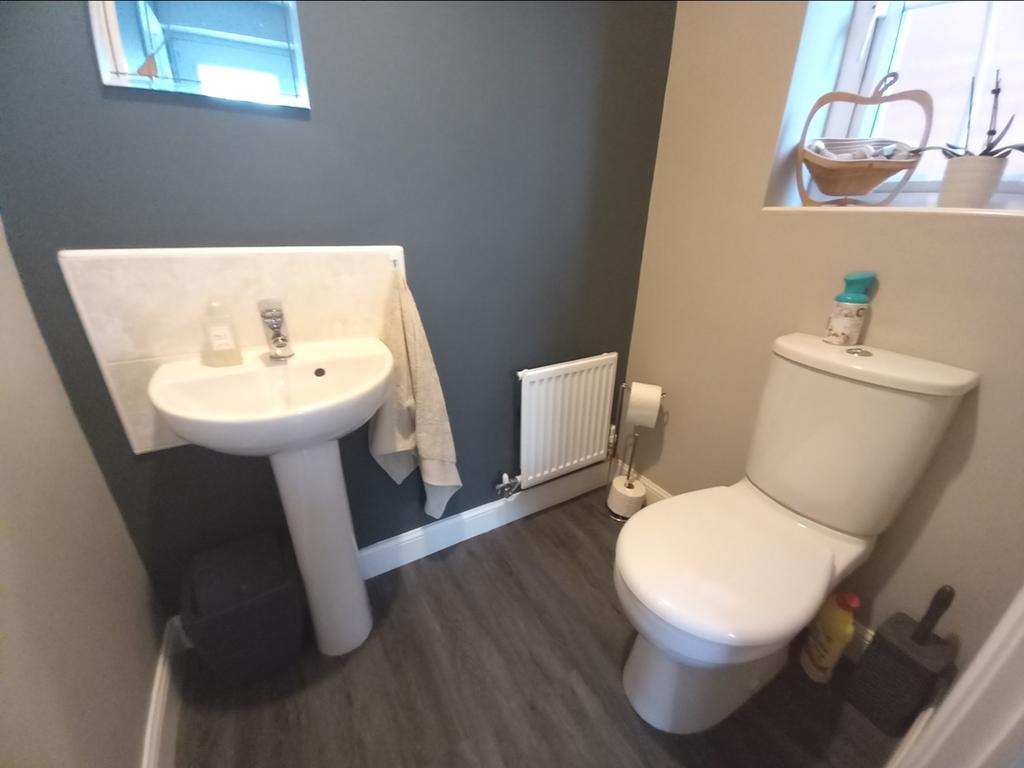 Ground floor cloakroom wc