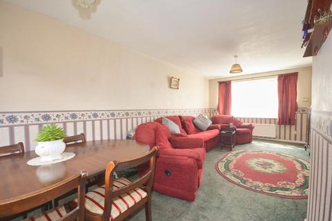 4 Leicester Close, Kettering, NN16 8EZ
