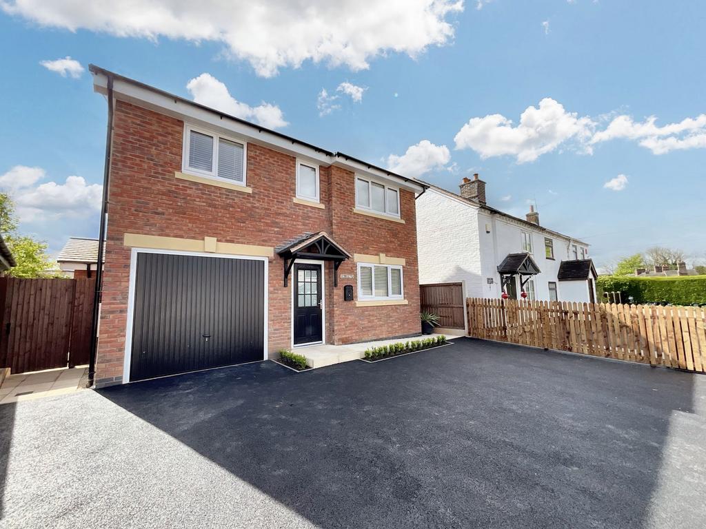 Newcastle Road, Madeley, CW3 3 bed detached house for sale £350,000