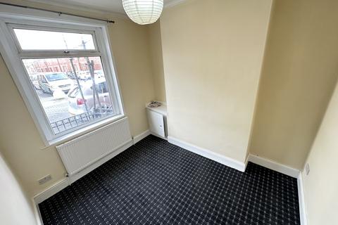 2 bedroom terraced house to rent, Santley Street, Manchester, M12