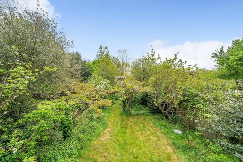 15 Effingham Road, London, SE12 8NZ