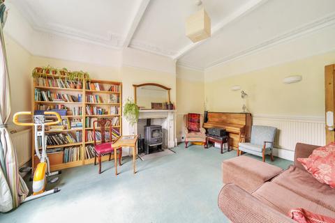 15 Effingham Road, London, SE12 8NZ