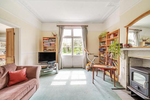 15 Effingham Road, London, SE12 8NZ