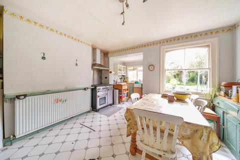 15 Effingham Road, London, SE12 8NZ