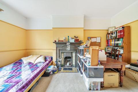 15 Effingham Road, London, SE12 8NZ
