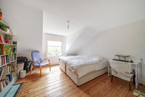 15 Effingham Road, London, SE12 8NZ