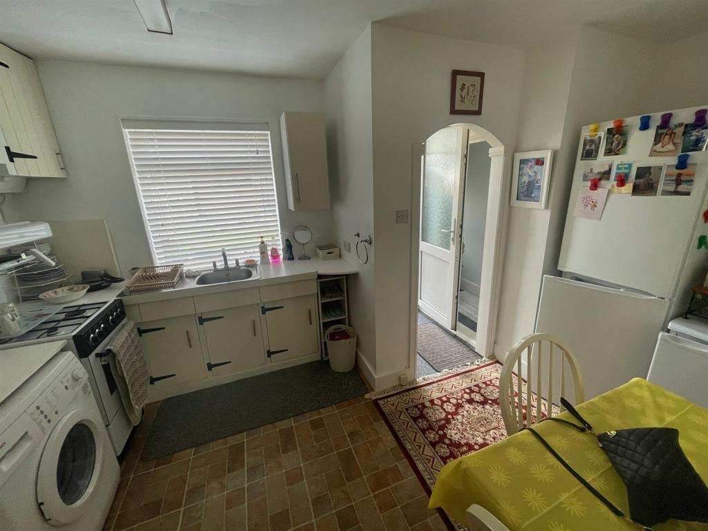 Ridge Road, Sutton, Surrey 2 bed semidetached house for sale £450,000