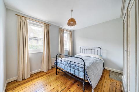 19 Avondale Park Gardens, London, W11 4PR