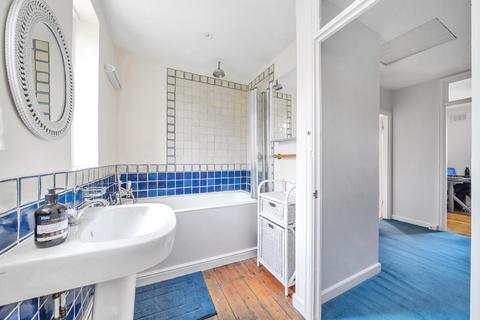 19 Avondale Park Gardens, London, W11 4PR
